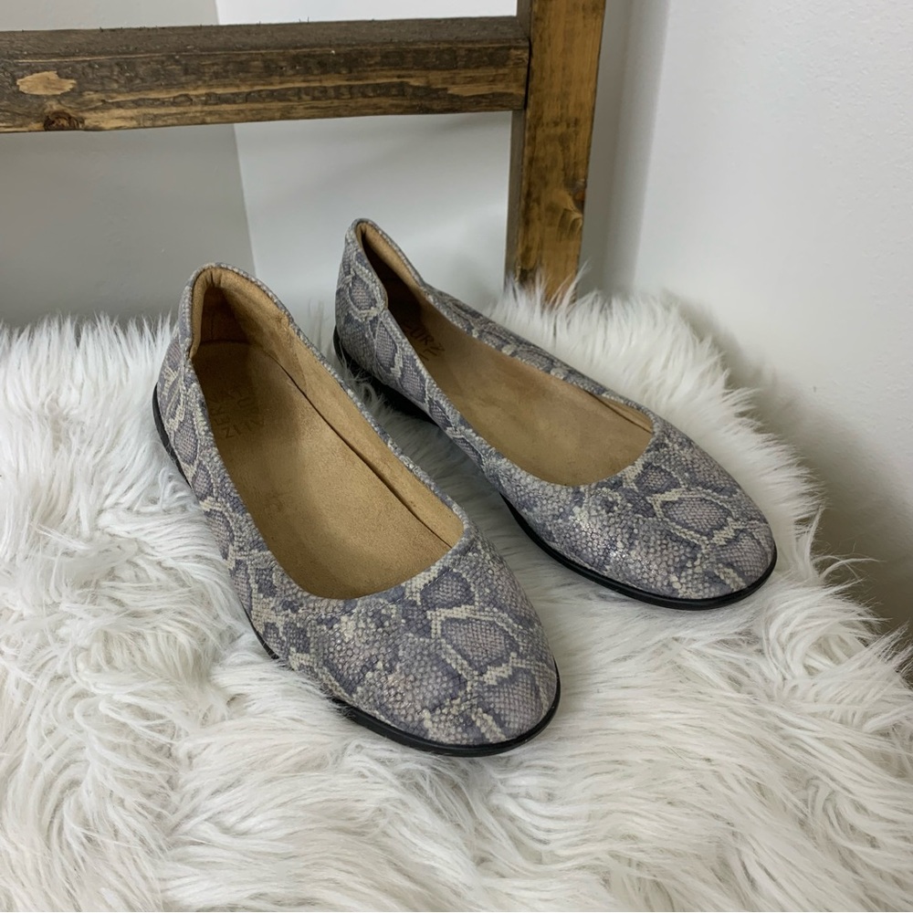Naturalized Snakeskin Patterned Women's Flats Size 8.5W